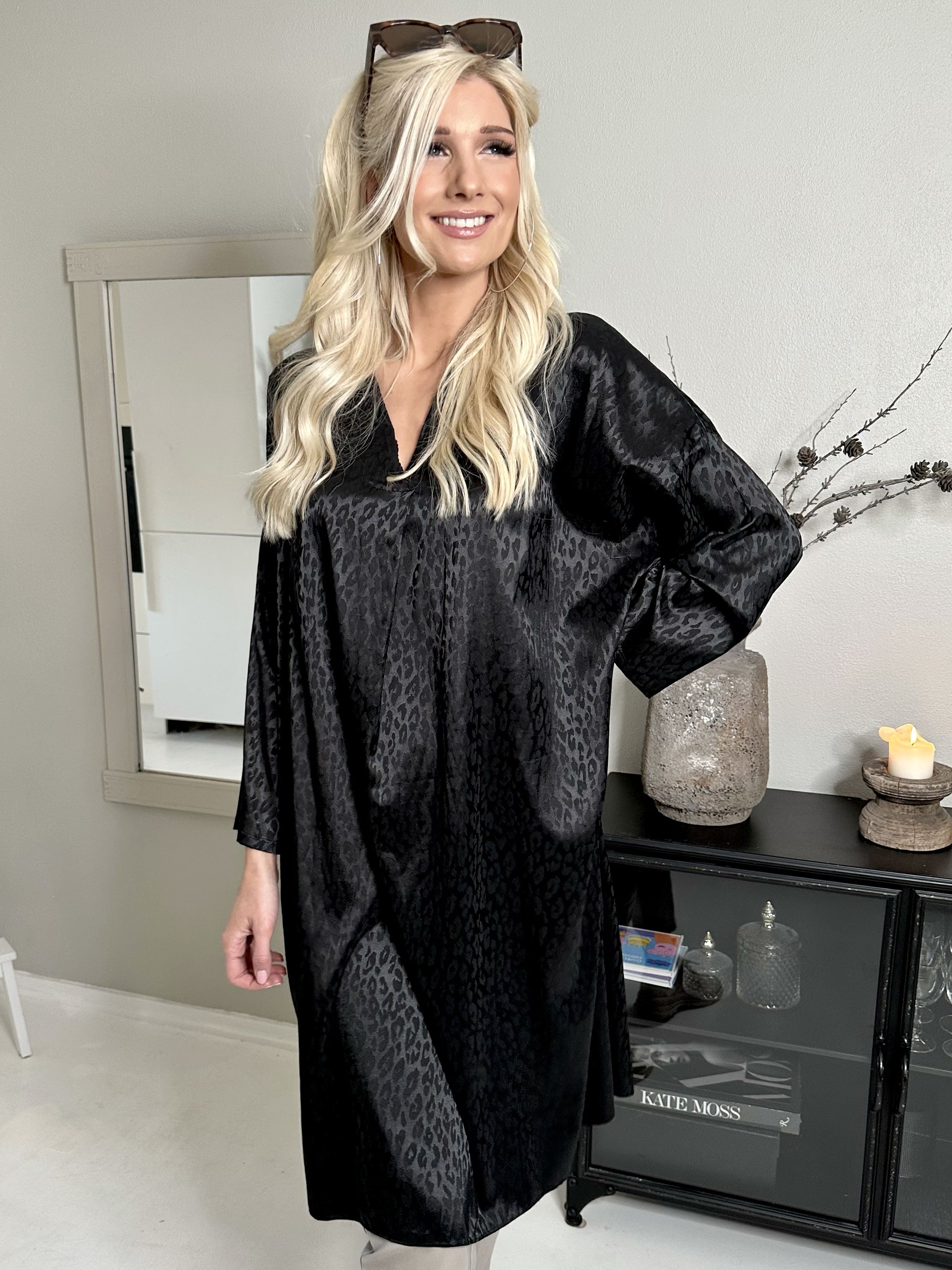 Telly - Tunika med leopardpletter i silkelook